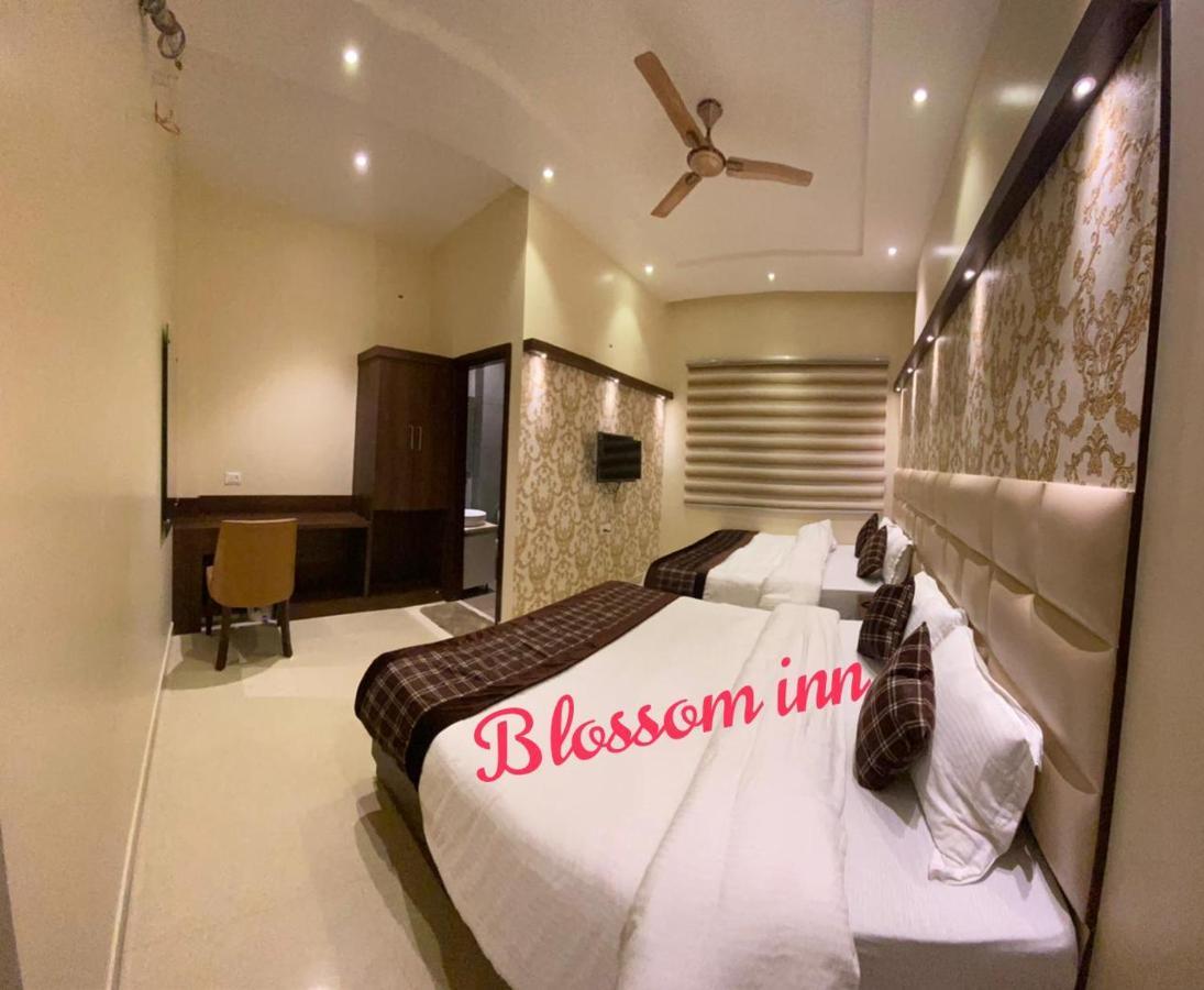 Hotel Blossom Inn Amritsar Exteriör bild