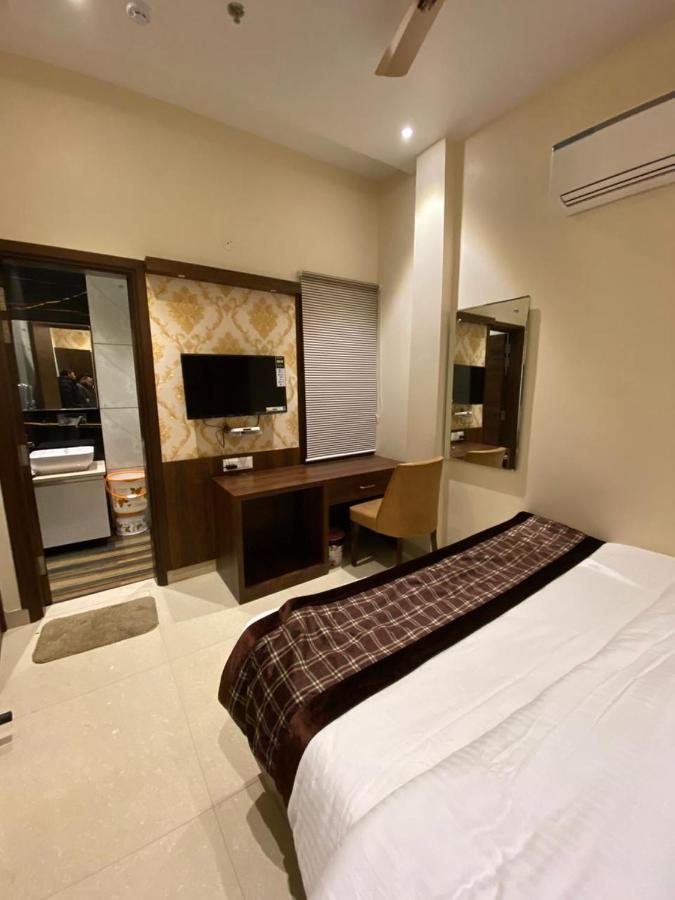 Hotel Blossom Inn Amritsar Exteriör bild