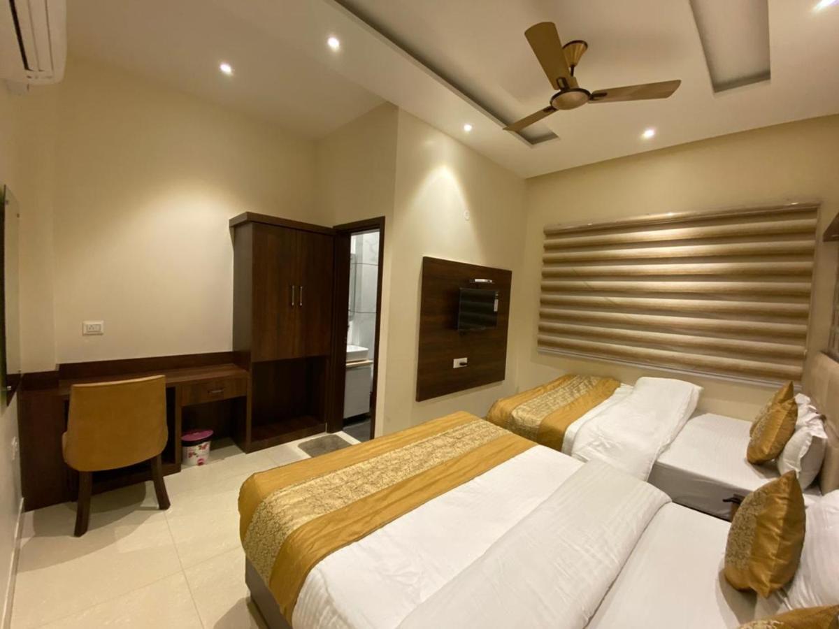 Hotel Blossom Inn Amritsar Exteriör bild