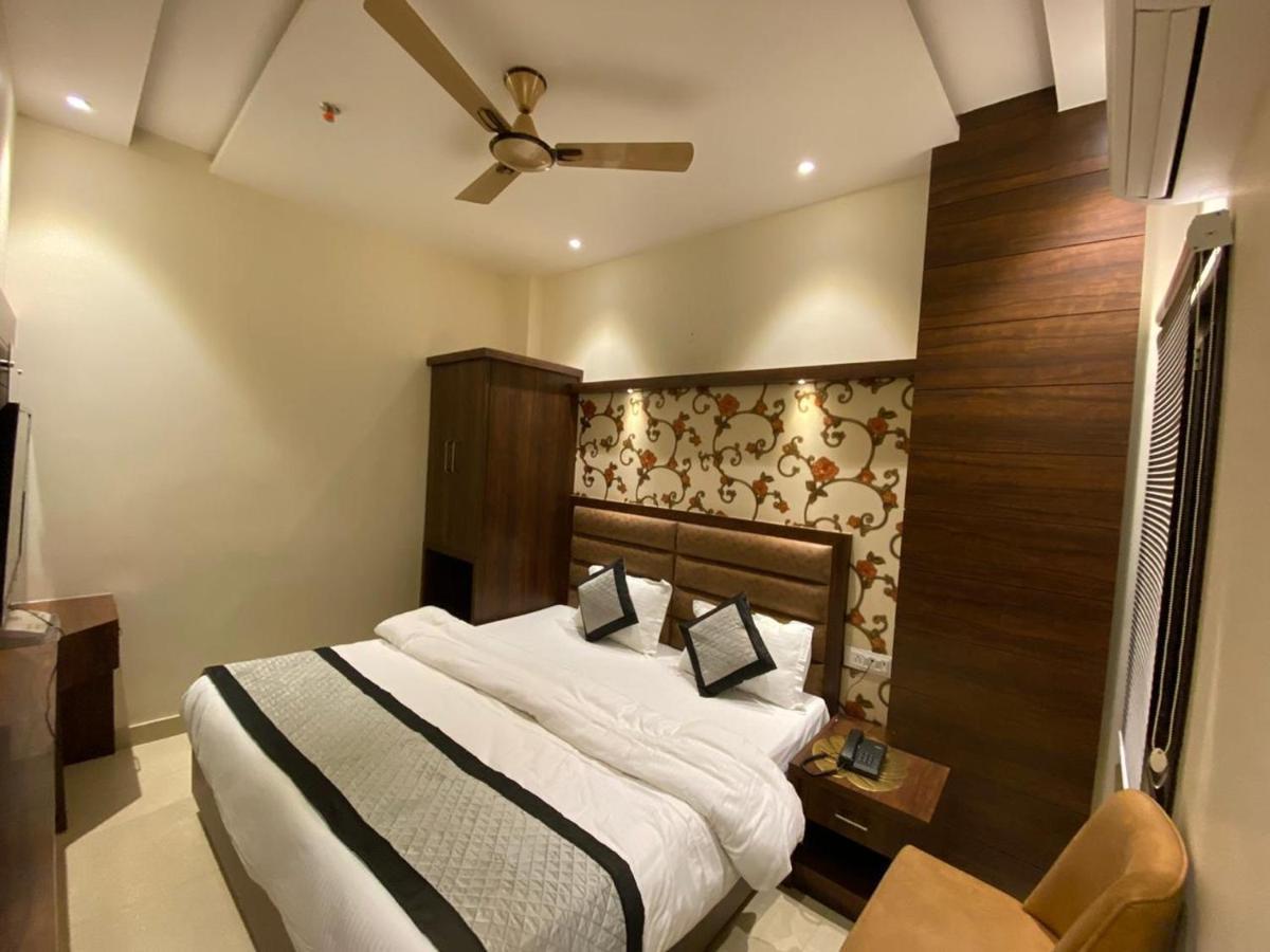 Hotel Blossom Inn Amritsar Exteriör bild