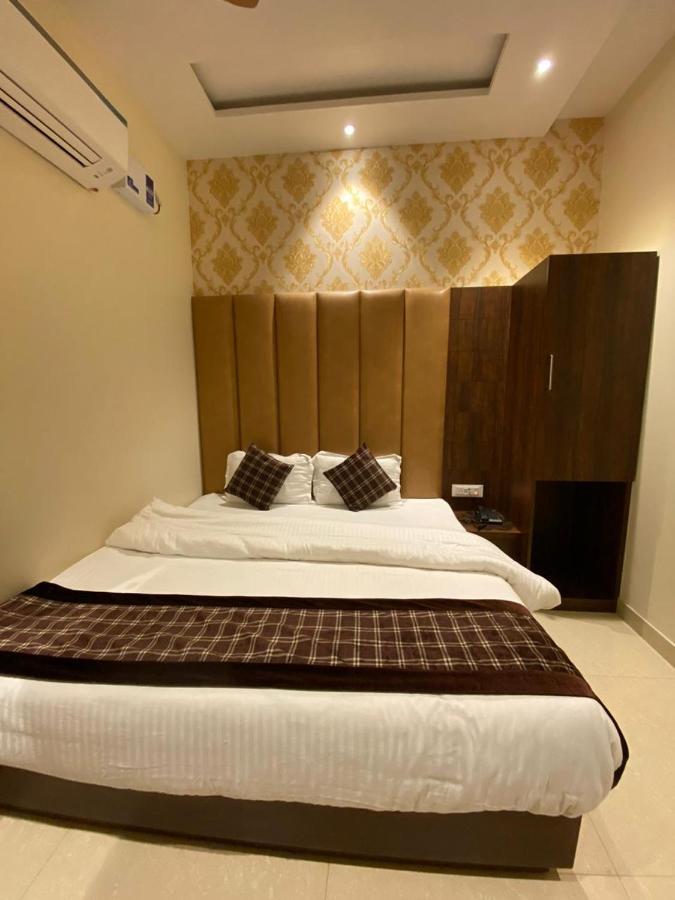 Hotel Blossom Inn Amritsar Exteriör bild