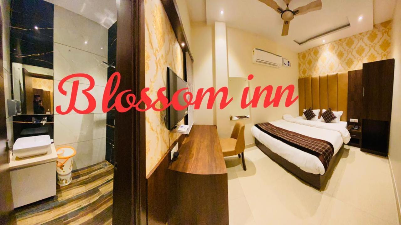 Hotel Blossom Inn Amritsar Exteriör bild