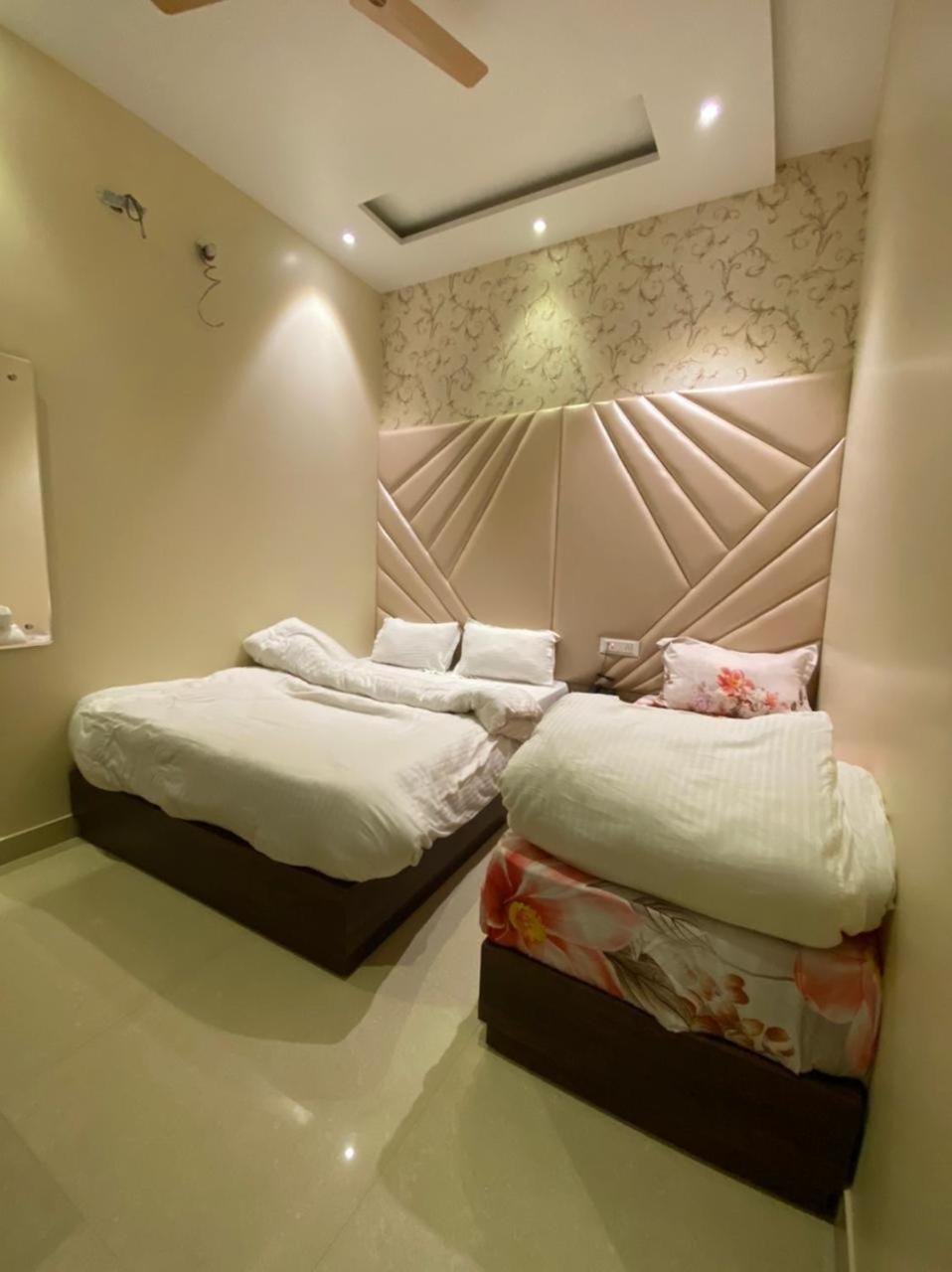 Hotel Blossom Inn Amritsar Exteriör bild