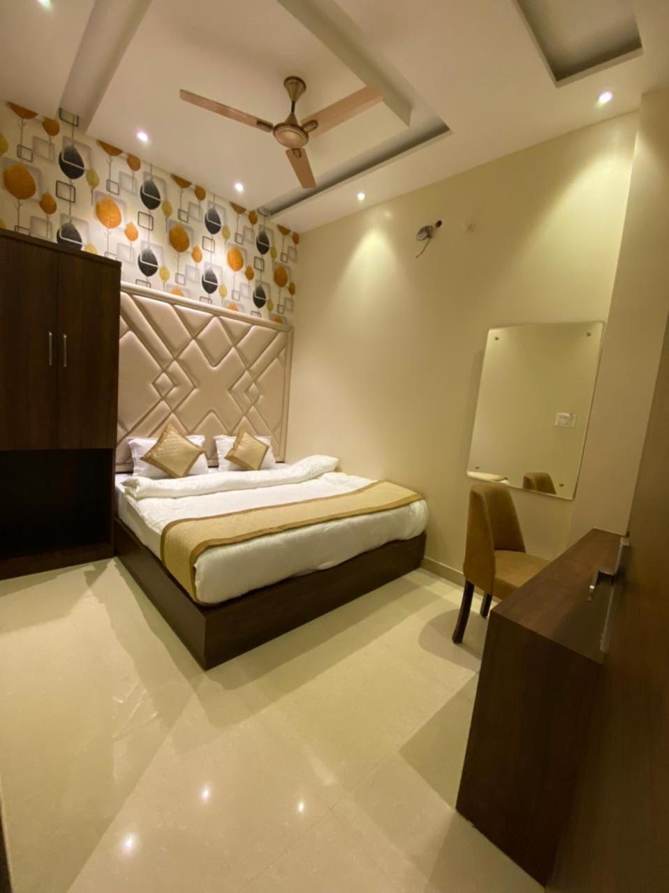 Hotel Blossom Inn Amritsar Exteriör bild