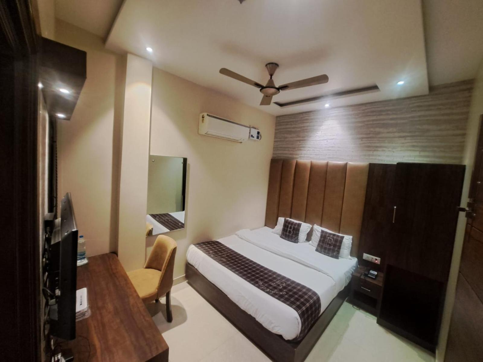 Hotel Blossom Inn Amritsar Exteriör bild