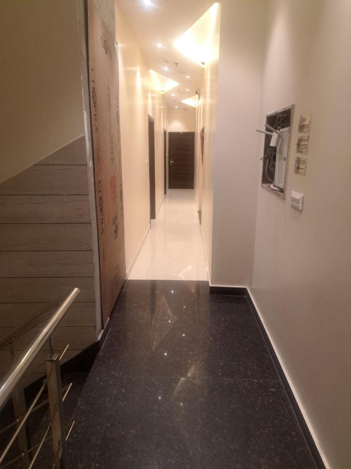 Hotel Blossom Inn Amritsar Exteriör bild