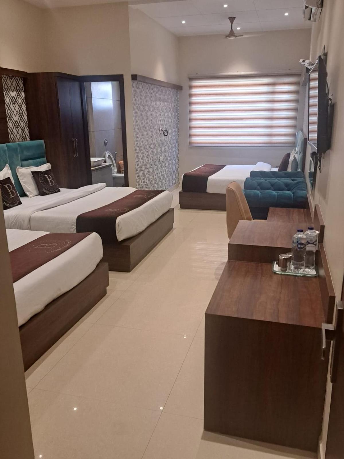 Hotel Blossom Inn Amritsar Exteriör bild